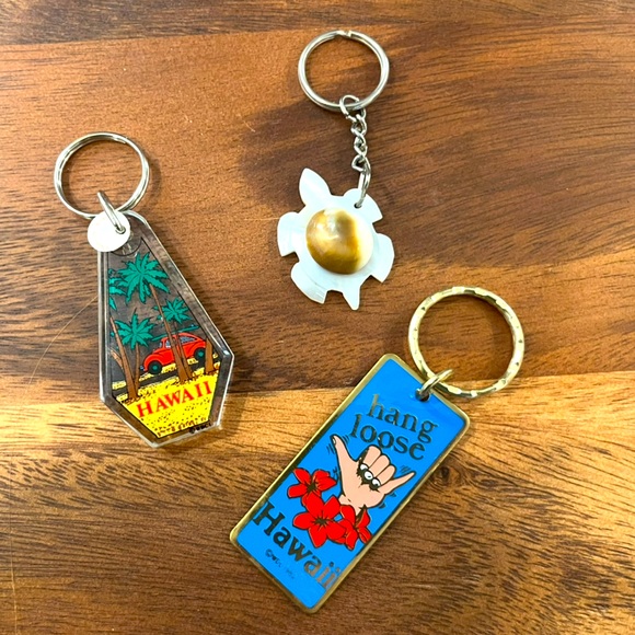 3 Vintage Hawaii Keychains Turtle - Hang Loose - Surfer Beach - Picture 1 of 2